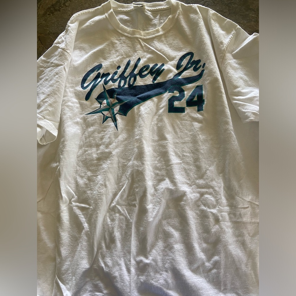Vintage Seattle Mariners Ken Griffey JR Trader Joes shirt